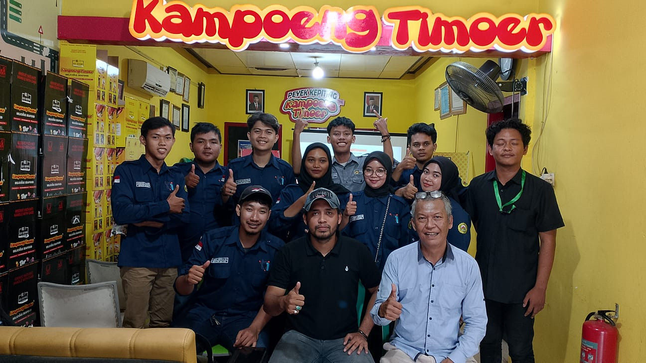 Kunjungan Industri Mahasiswa Program Studi Teknik Industri ke UMKM Peyek Kepiting Kampoeng Timur